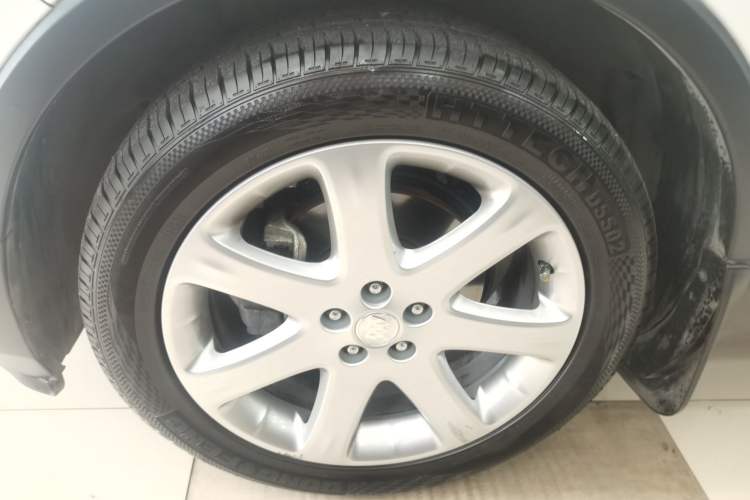 Used Buick Encore 2015 1.4T Automatic Two-Wheel Drive Urban Elite Version
