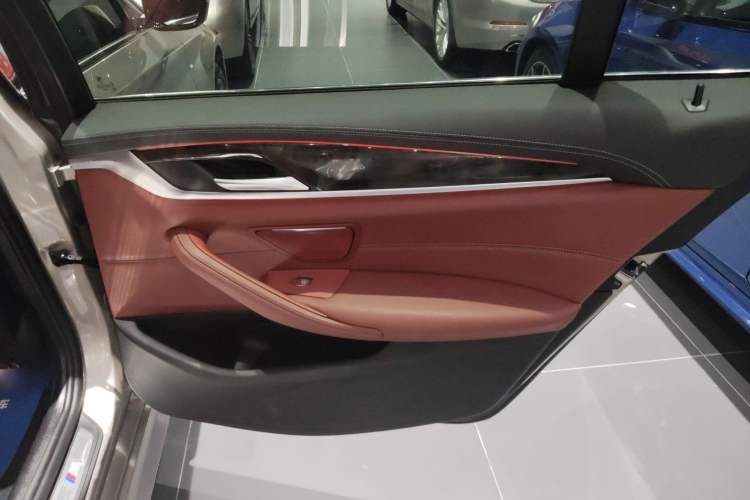 Used BMW 5 Series 2022 Restyled 525Li M Sport Package
