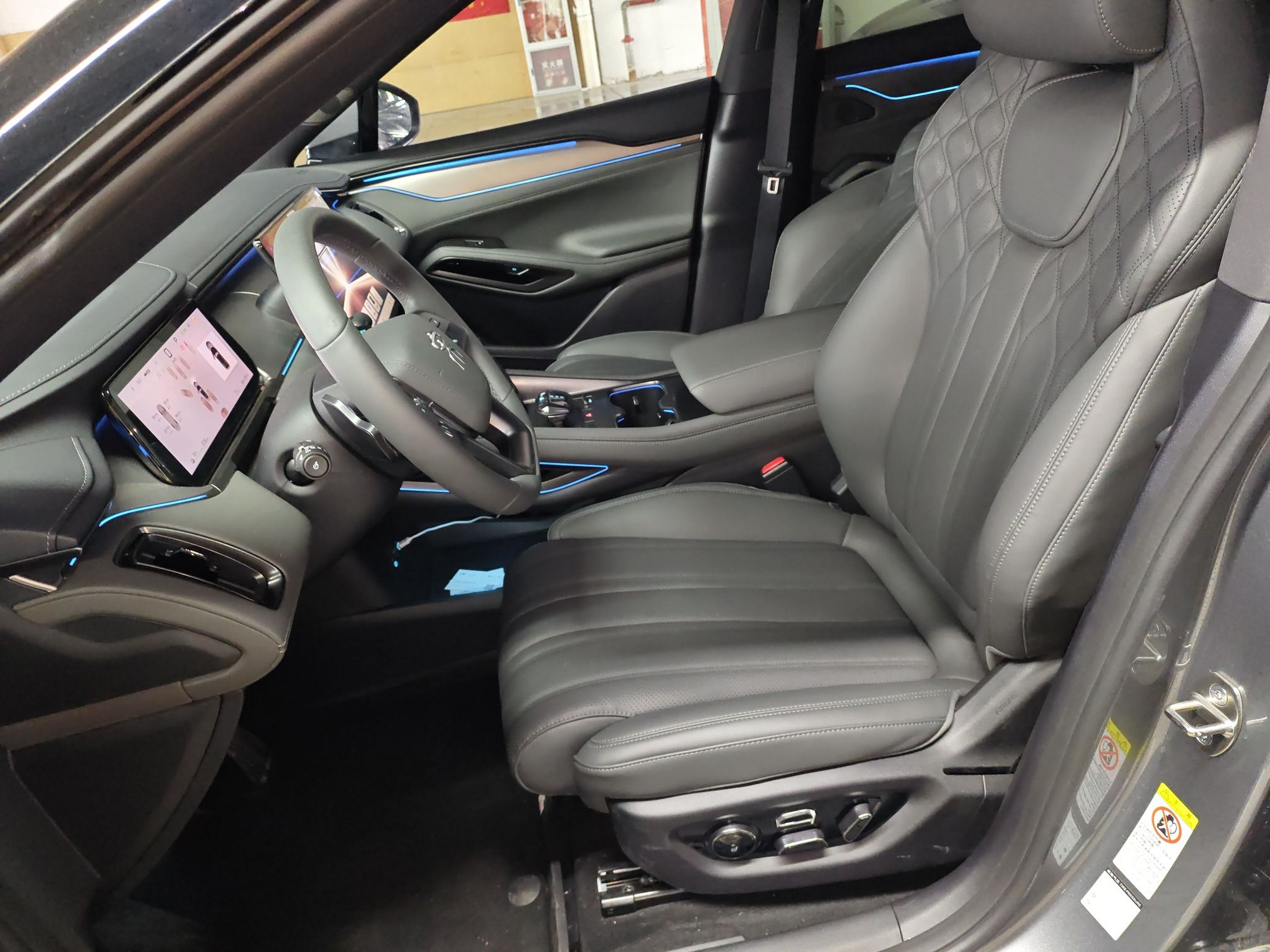 Переднее сиденье в автомобиле