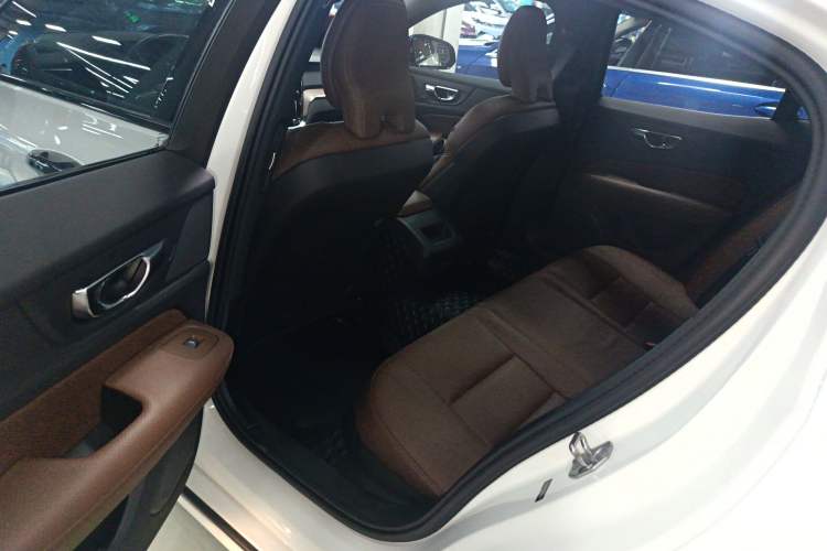 Used Volvo S60 2022 B4 Zhiyuan Luxury Edition