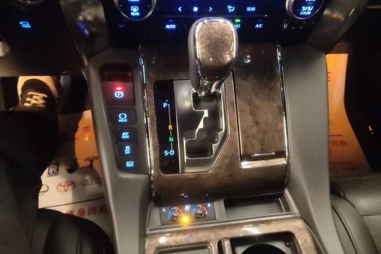 Used Toyota Vellfire 2021 Crown Dual-Engine 2.5L HV Prestige Edition
