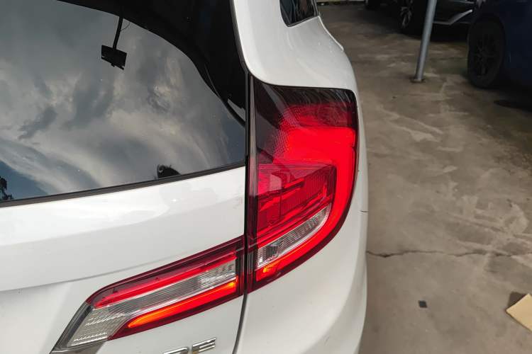 Used Honda Jade 2017 1.8L automatic Comfort version 5 seats
