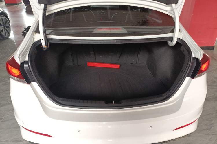 Used Hyundai Elantra 2016 1.4T Dual-Clutch Xuan Dong · Dynamic Version
