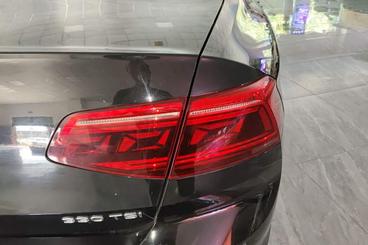 Used Volkswagen Magotan 2020 330TSI DSG Leading Model
