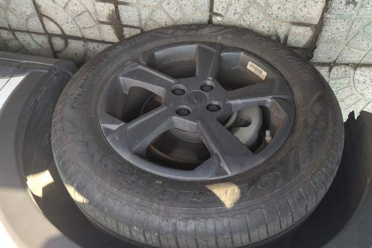 Used Geometry E Firefly 2024 401 km Fluorescent
