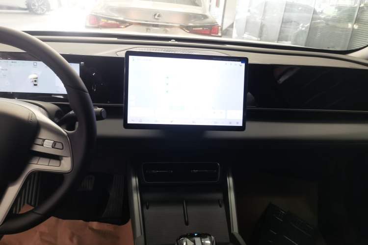 Used BYD Qin L 2025 DM-i Smart Drive 80KM Leading Model