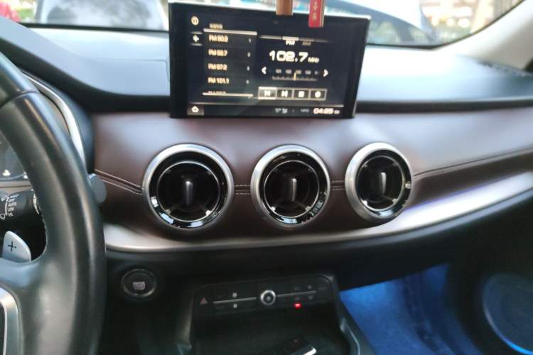 Used Wey VV6 2018 2.0T Two-Wheel-Drive Ultra-Luxury Version China V Standard