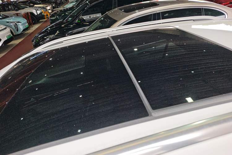 Used Volkswagen T-ROC 2023 300TSI DSG Two-Wheel-Drive Chen Guang Edition
