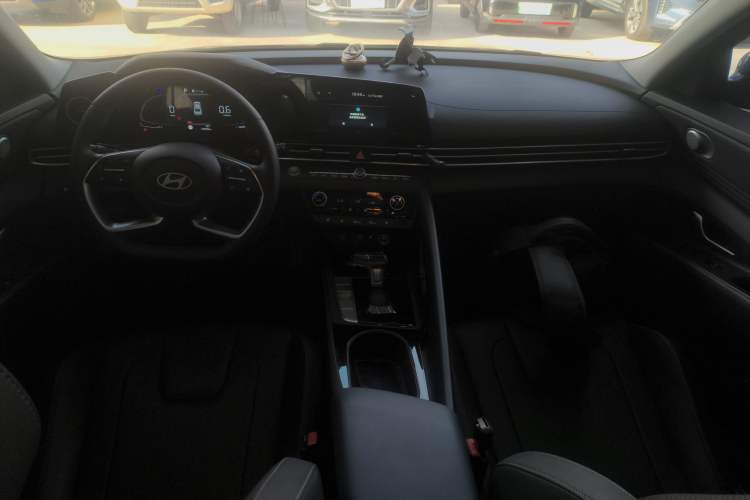 Used Hyundai Elantra 2023 1.5L CVT LUX Prestige Edition