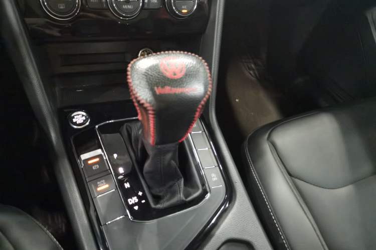 Used Volkswagen Tiguan L 2019 330TSI Automatic Two-Wheel Drive Panoramic Comfort Edition China VI Standard
