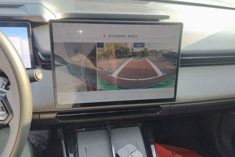 Used Lynk & Co 08 EM-P 2025 220 km All-Wheel-Drive Performance Halo
