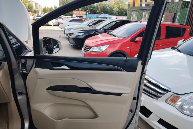 Used Buick GL8 2022 ES Landtrek 653T Luxury Edition