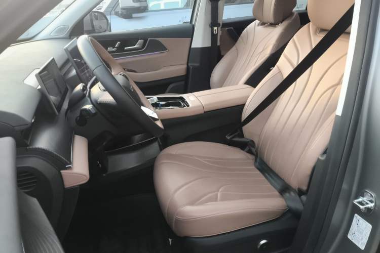 Used Chery Tiggo 8 L 2024 2.0T Two-Wheel Drive Prestige Version 5 Seats
