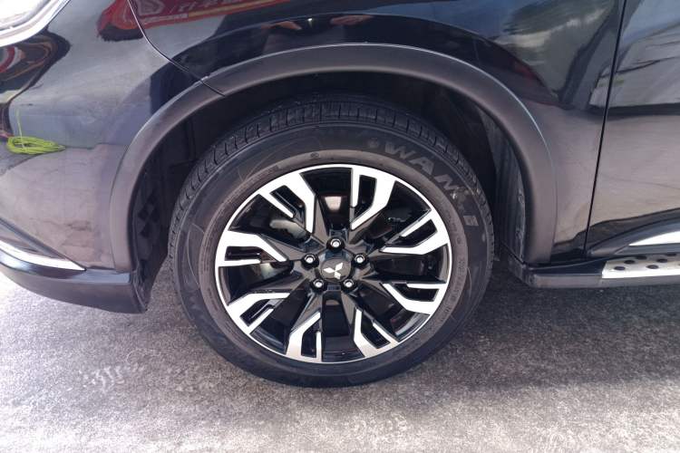 Used Mitsubishi Outlander 2019 2.0L Two-Wheel Drive Comfort Edition 5 Seats China VI Standard