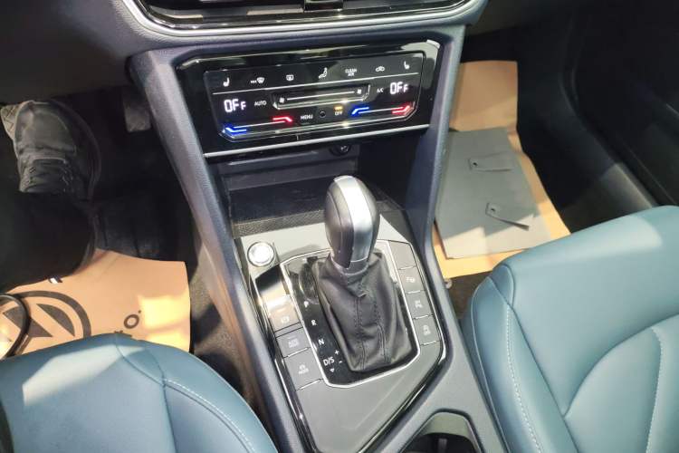 Used Volkswagen Tharu 2023 300TSI Two-Wheel-Drive Moon Luxury Edition
