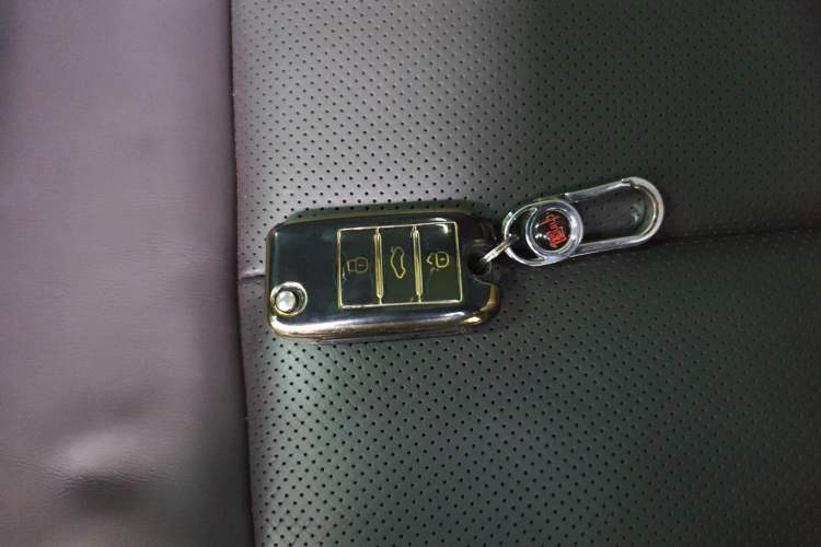 Used Roewe RX8 2018 30T Smart Connectivity All-Wheel Drive Supreme Edition
