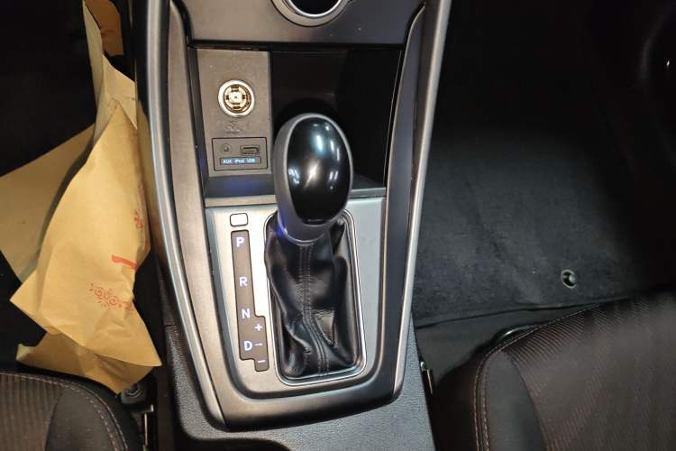 Used Hyundai Elantra 2015 1.6L Automatic Fashion Model