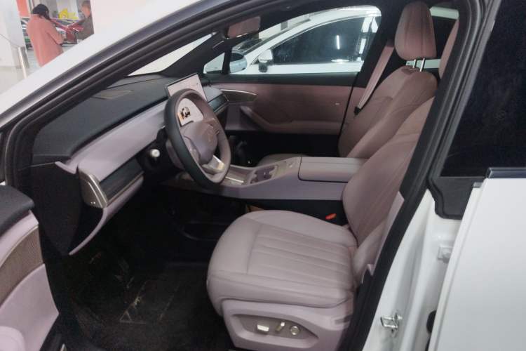 Used ONVO L60 2024 85 kWh Rear-Drive Version