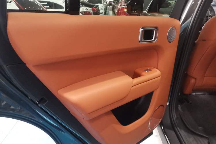 Used Li Auto L8 2023 Air model
