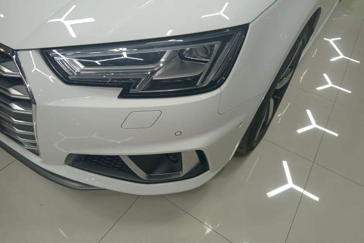 Used Audi A4L 2019 40 TFSI Fashion Edition China VI Emission Standard
