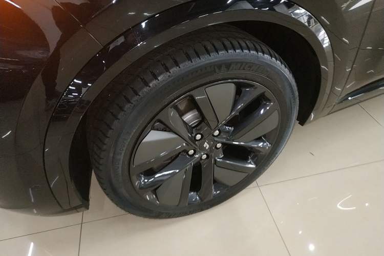 Used Li Auto L9 2025 Pro Smart Refresh Edition
