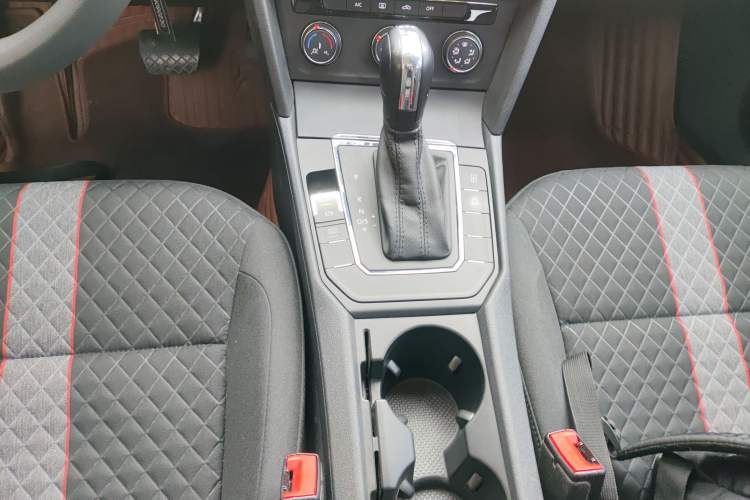 Used Volkswagen Lamando 2019 230TSI DSG Fashion Edition China VI
