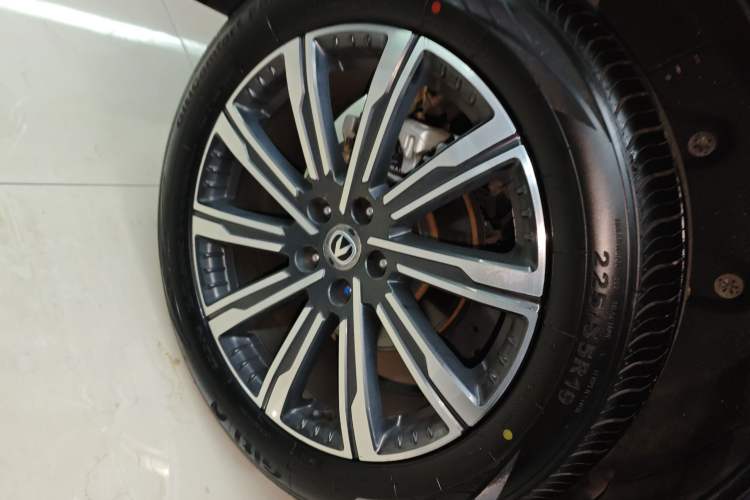 Used Changan CS75 PLUS 2024 3rd Generation Champion Edition 1.5T Intelligent Drive Dynamic Model
