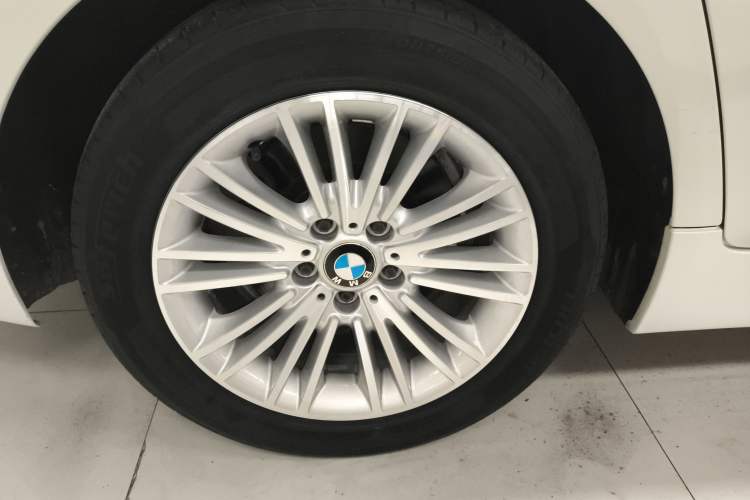 Used BMW 5 Series 2014 520Li Elegant Model
