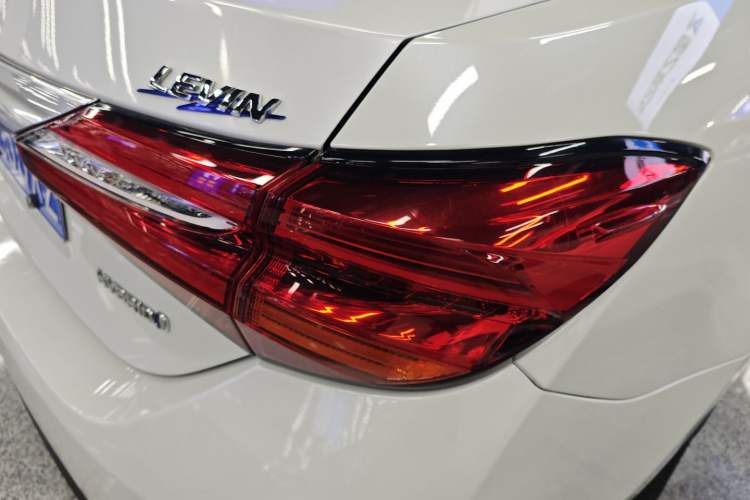 Used Toyota Levin 2016 Dual-Engine 1.8H GS E-CVT Elite Model with Sunroof
