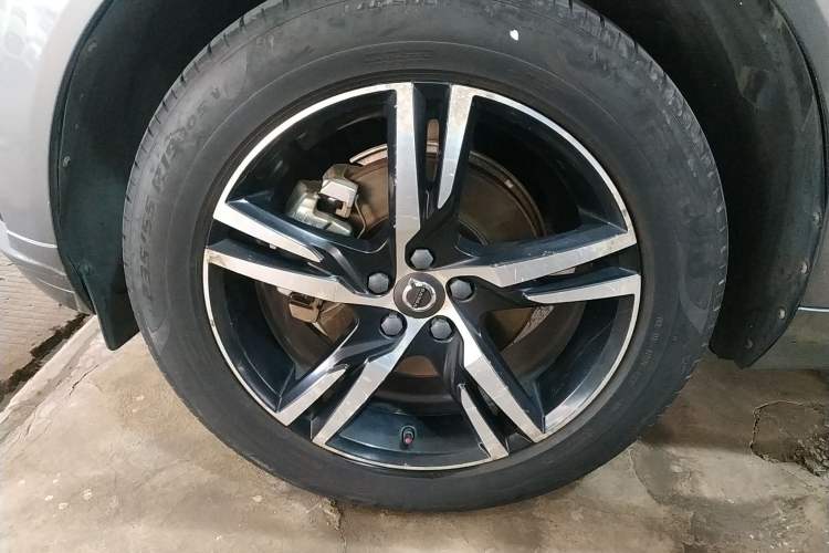 Used Volvo XC60 2019 T5 4x4 Smart & Dynamic Sport Edition China VI Standard
