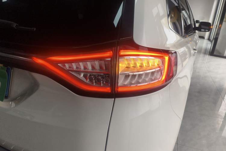 Used Ford Edge 2016 EcoBoost 245 Two-Wheel-Drive Titanium 7-Seater
