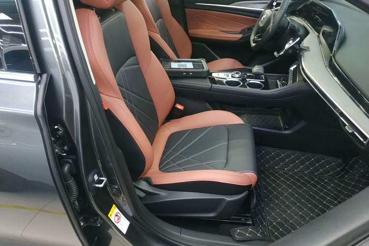 Used Changan Eado 2024 PLUS Blue Whale NE 1.4T GDI DCT High-Energy Edition
