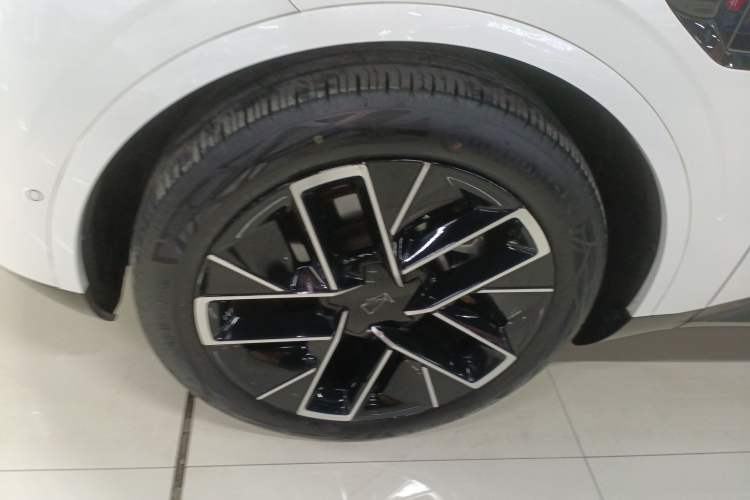 Used  11 2022 Long-Range Dual-Motor Luxury Edition 5 Seats