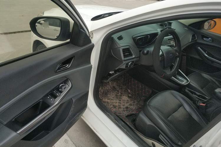 Used Ford Escort 2015 1.5L Automatic Fashion Model