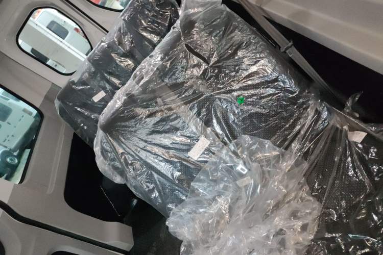 Used SAIC MAXUS Xintu V90 2022 2.0T Automatic Zhiyun King Rear-Drive Long Wheelbase High-Roof Design with Single Rear Tire—6/7 Seater
