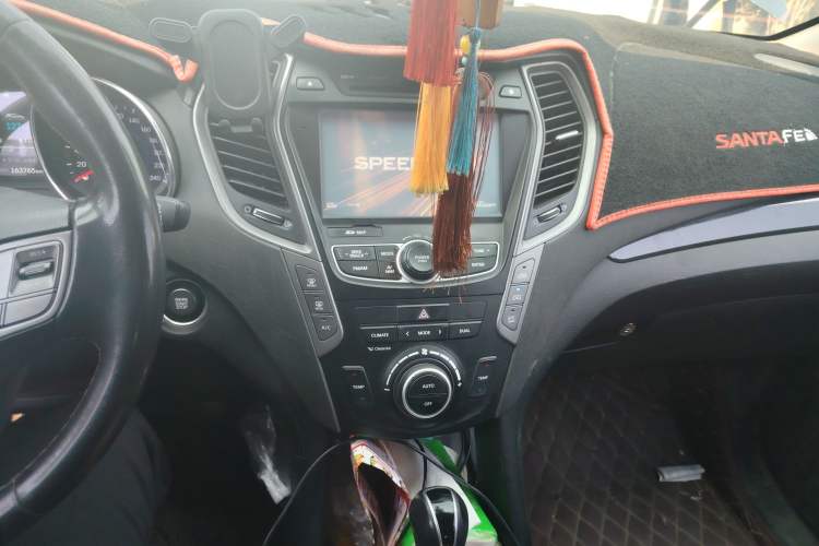 Used Hyundai Santa Fe 2013 Revised Version 2.4L Automatic All-Wheel Drive Luxury Trim