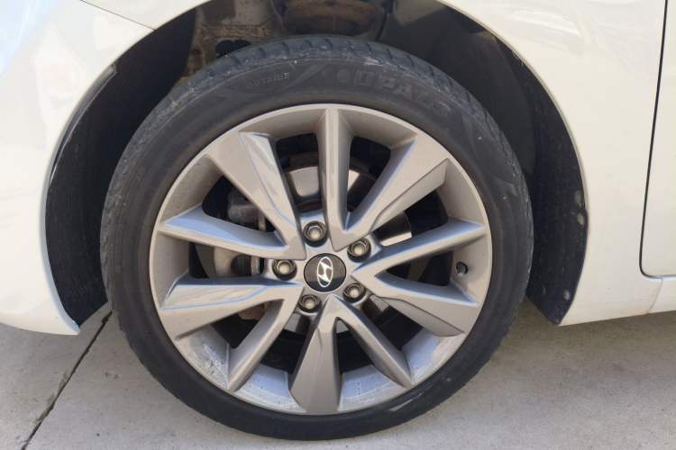 Used Hyundai Elantra 2015 1.6L Automatic Leading Model
