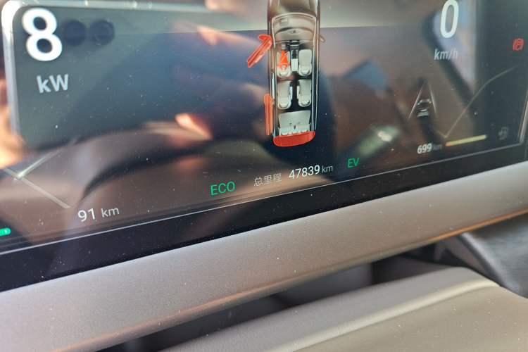 Used Denza D9 2022 DM-i 1040 Prestige Model
