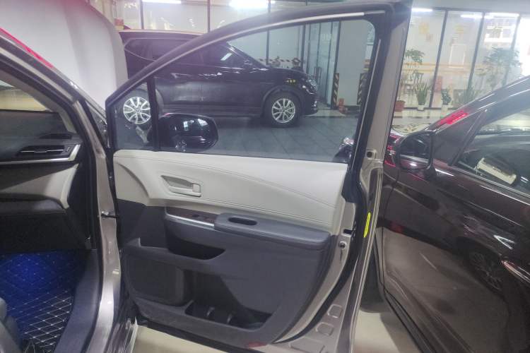 Used Toyota Sienna 2023 2.5L Hybrid Comfort Edition
