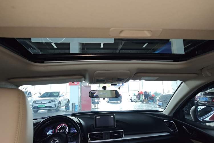 Used Mazda Mazda 3 Axela 2014 Sedan 2.0L Automatic Sport Model