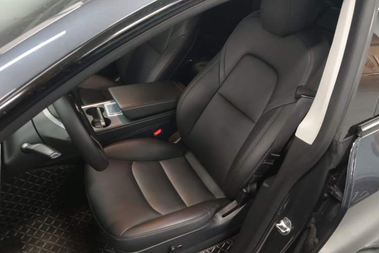 Used Tesla Model Y 2021 Long-Range All-Wheel-Drive Version 3D7
