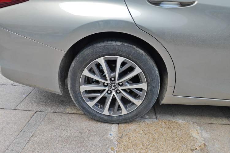 Used Lexus ES 2023 200 Excellence Edition
