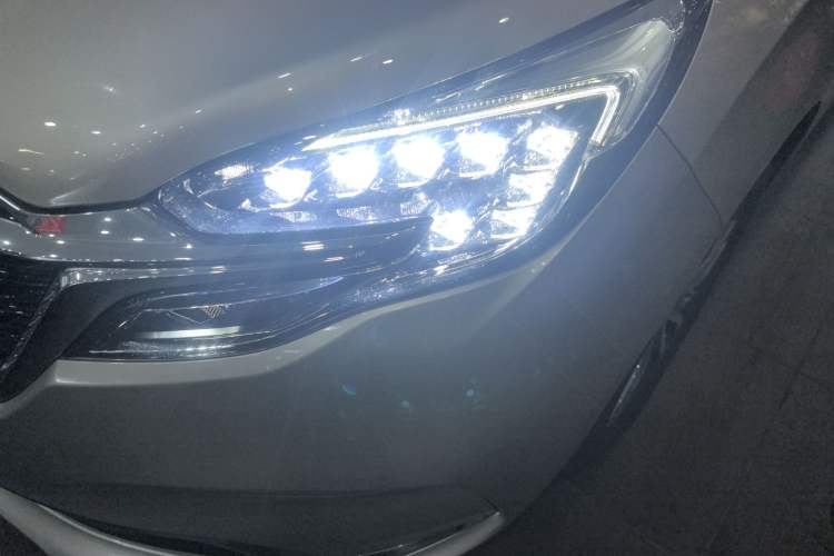 Used Buick GL8 2021 ES Landtrek 653T Comfort Edition
