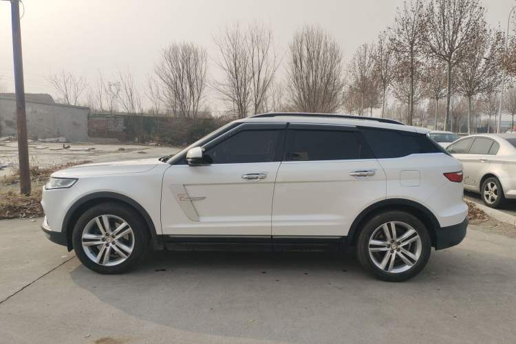 Used Zotye T700 2017 1.8T Dual-Clutch Luxury Model
