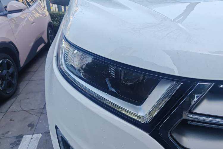 Used Ford Edge 2015 2.0T GTDi Two-Wheel-Drive High-Line Version