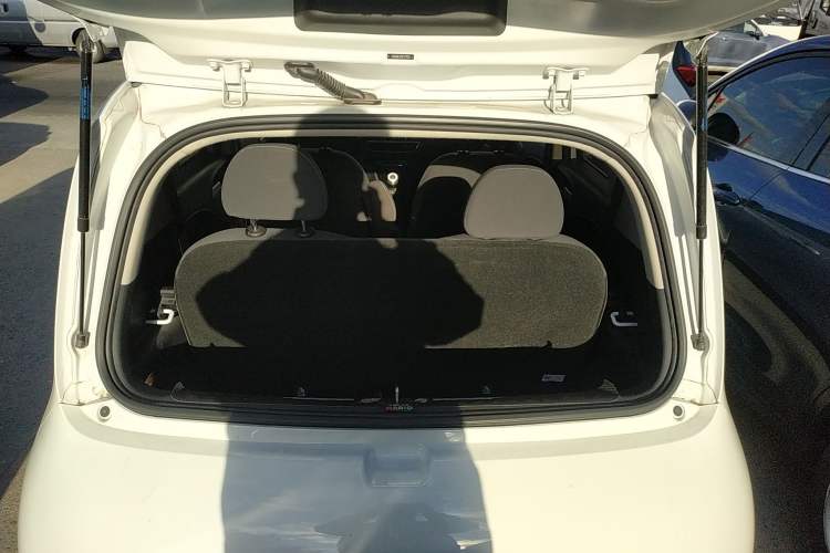 Used ORA White Cat 2022 Upgraded Model 305km Comfort Version Lithium-Ion Battery
