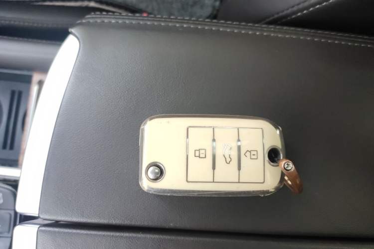 Used Roewe RX8 2018 30T Smart Connectivity All-Wheel Drive Supreme Edition
