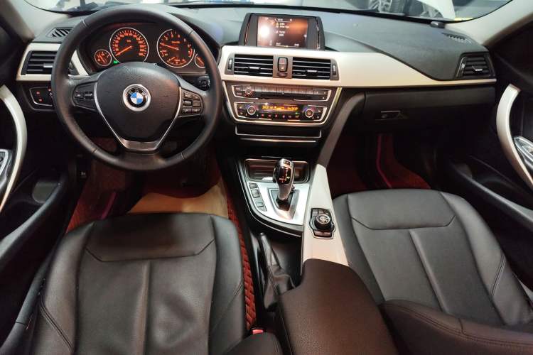 Used BMW 3 Series 2015 320i Luxury Line Stylish Edition