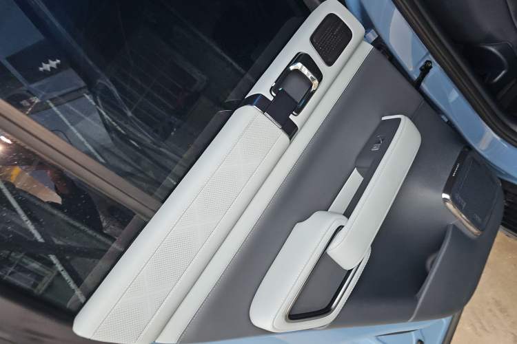 Used  Leopard 5 2023 Explore Edition
