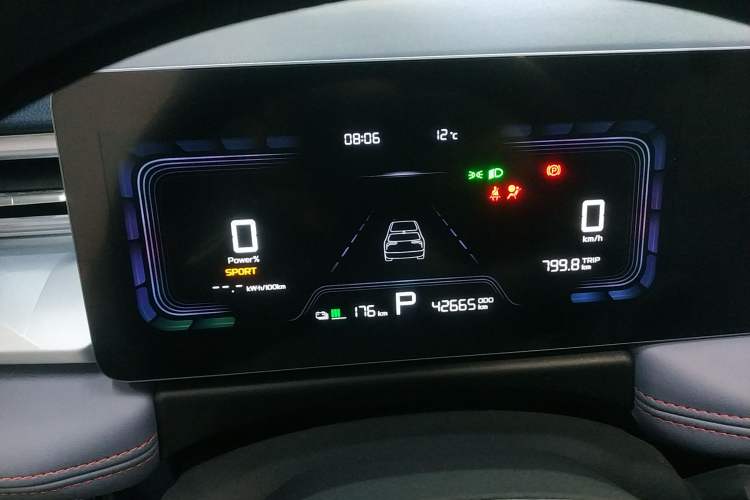 Used Geometry E Firefly 2022 401 km Linglong Tiger 4 Seats
